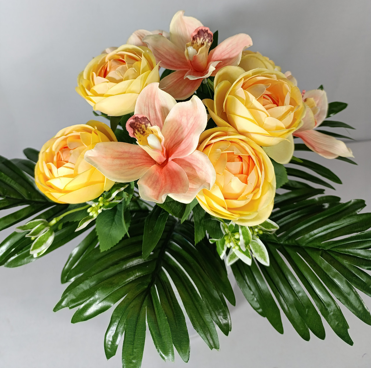 Букет орхідеї та піон √10, 9 голов , висота букету 50 см