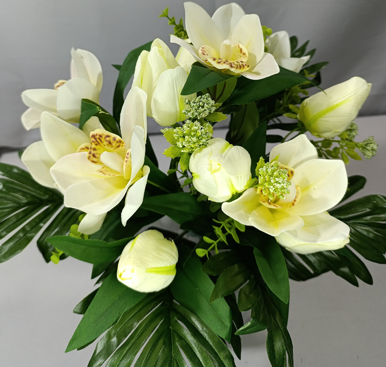 Букет тюльпан  та орхідеї √15, 10 голов , висота букету 40 см